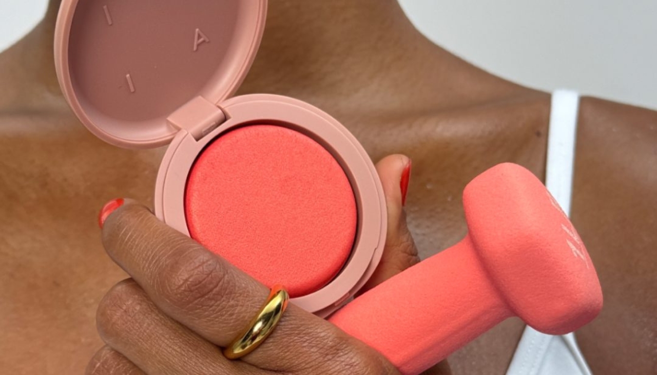 ILIA SOFT FOCUS Slide background