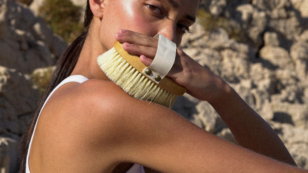 Dry Brushing. An essential, energizing skin-detox step for your skin.